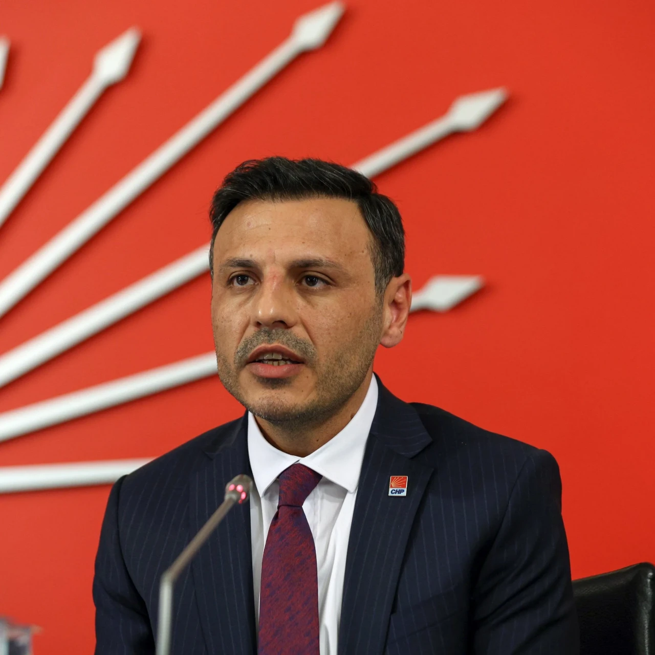 CHP'de isim değişmedi: Özgür Çelik İstanbul İl Başkanlığı’na yeniden seçildi