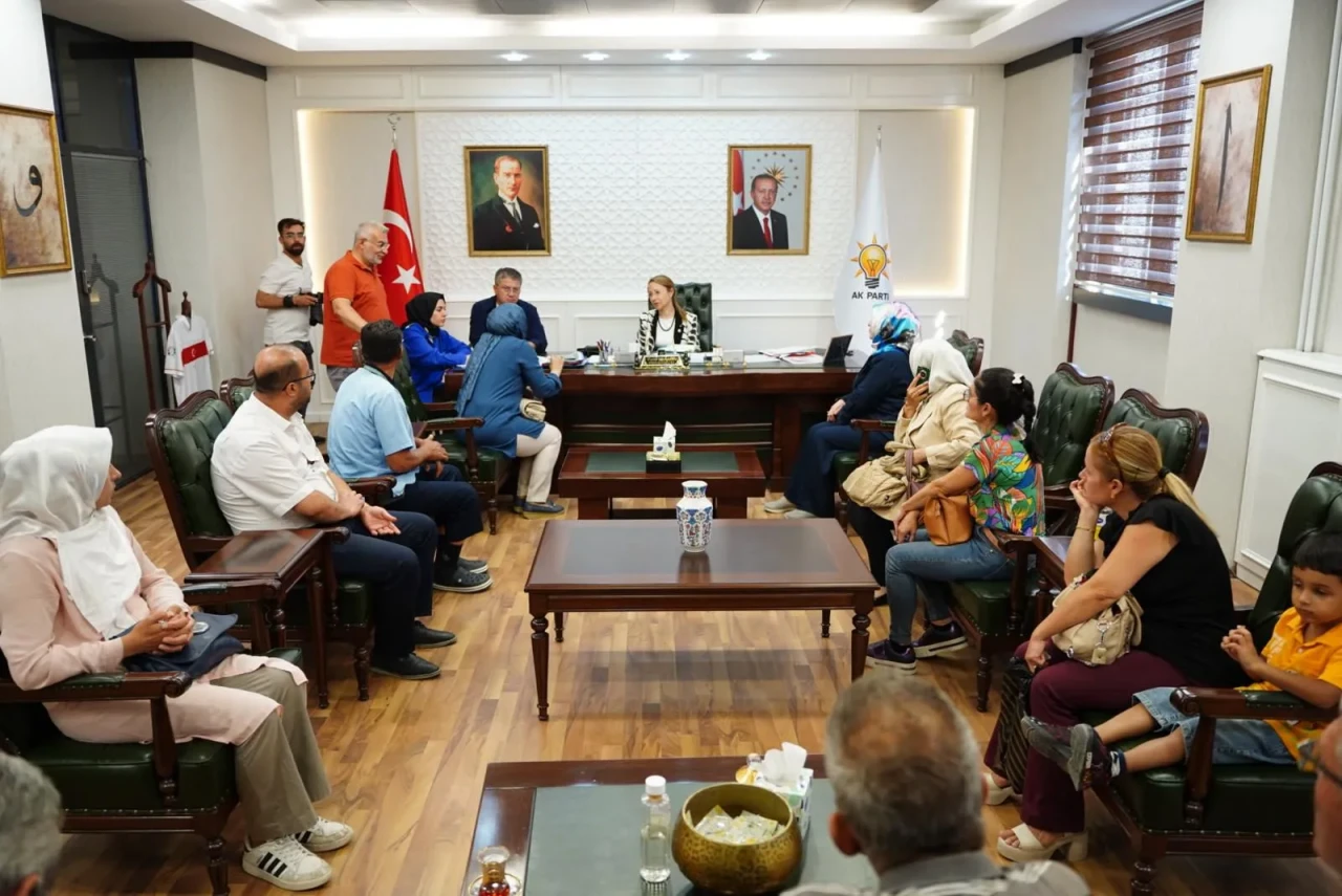 Gaziantep’te “Açık Kapı Hasbihal”: Milletvekili Derya Bakbak vatandaşlarla buluştu