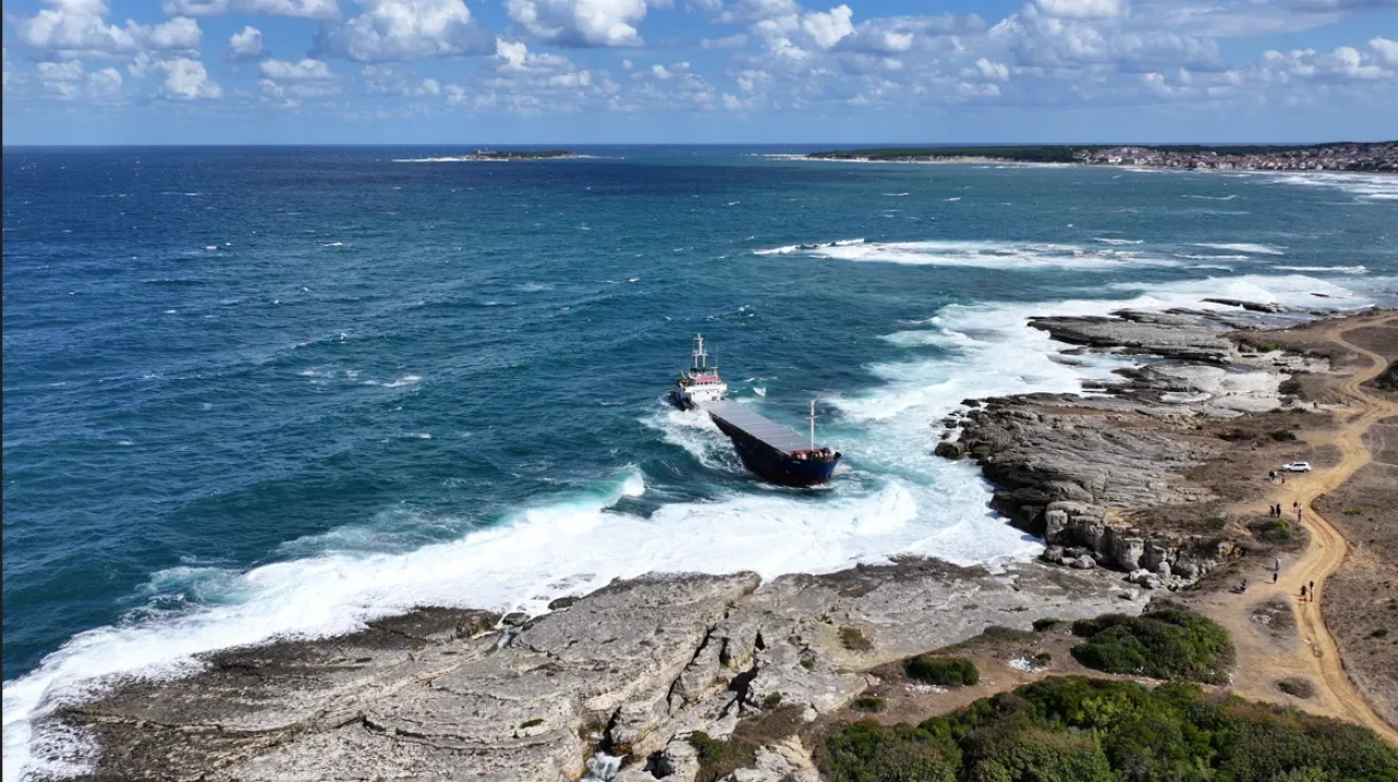 Kocaeli’de kuru yük gemisi karaya oturdu: Ekipler müdahale ediyor
