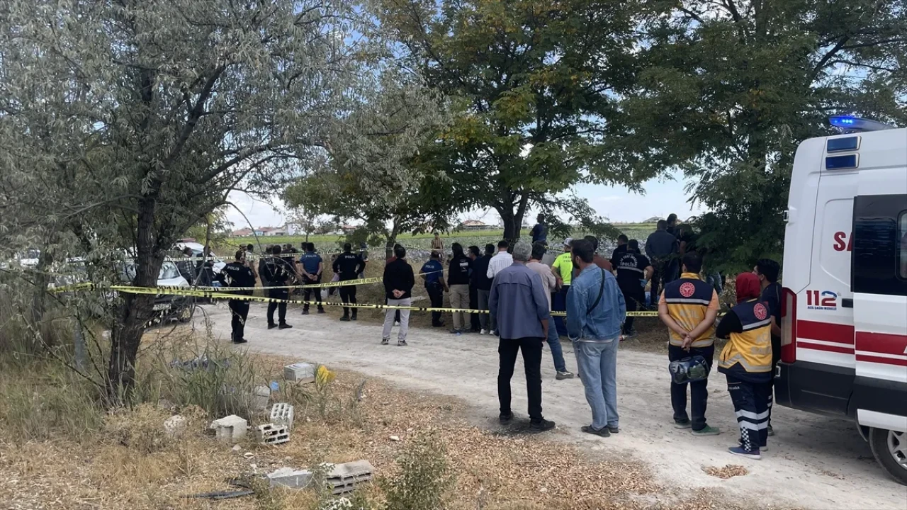 Sabah saatlerinde korkutan manzara: Yol kenarında erkek cesedi bulundu