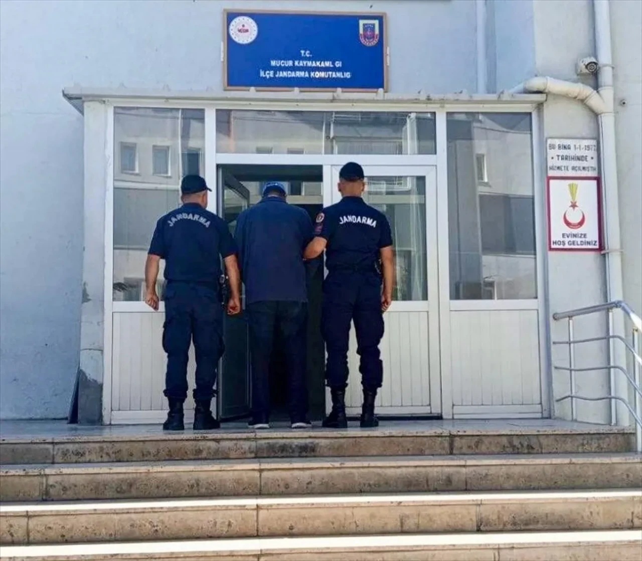 Cenazeye katıldı, cezaevine gitti: FETÖ’cü Eski Başkomiser kıskıvrak yakalandı