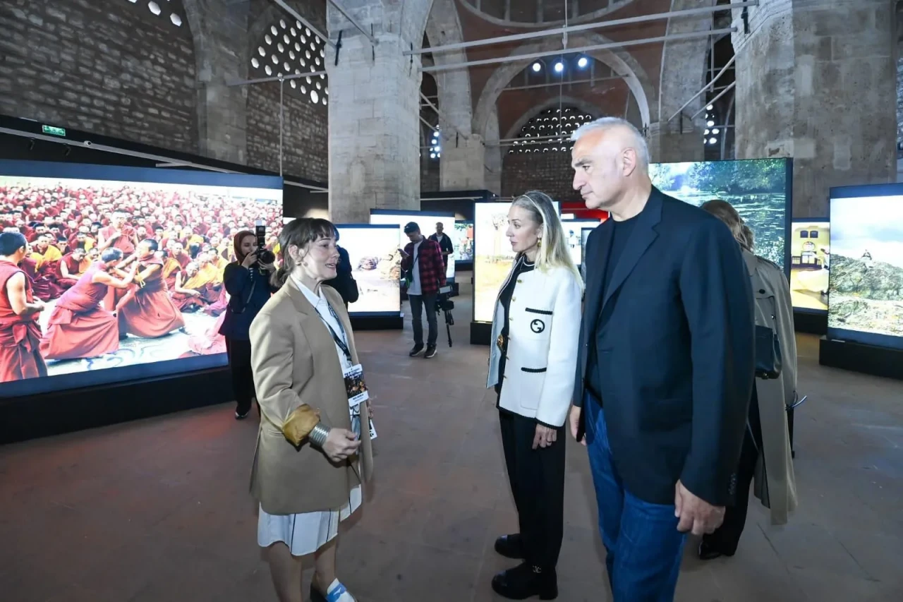 Beyoğlu’nda sanat yürüyüşü: Bakan Ersoy’dan Taksim’den Tophane’ye kültür turu