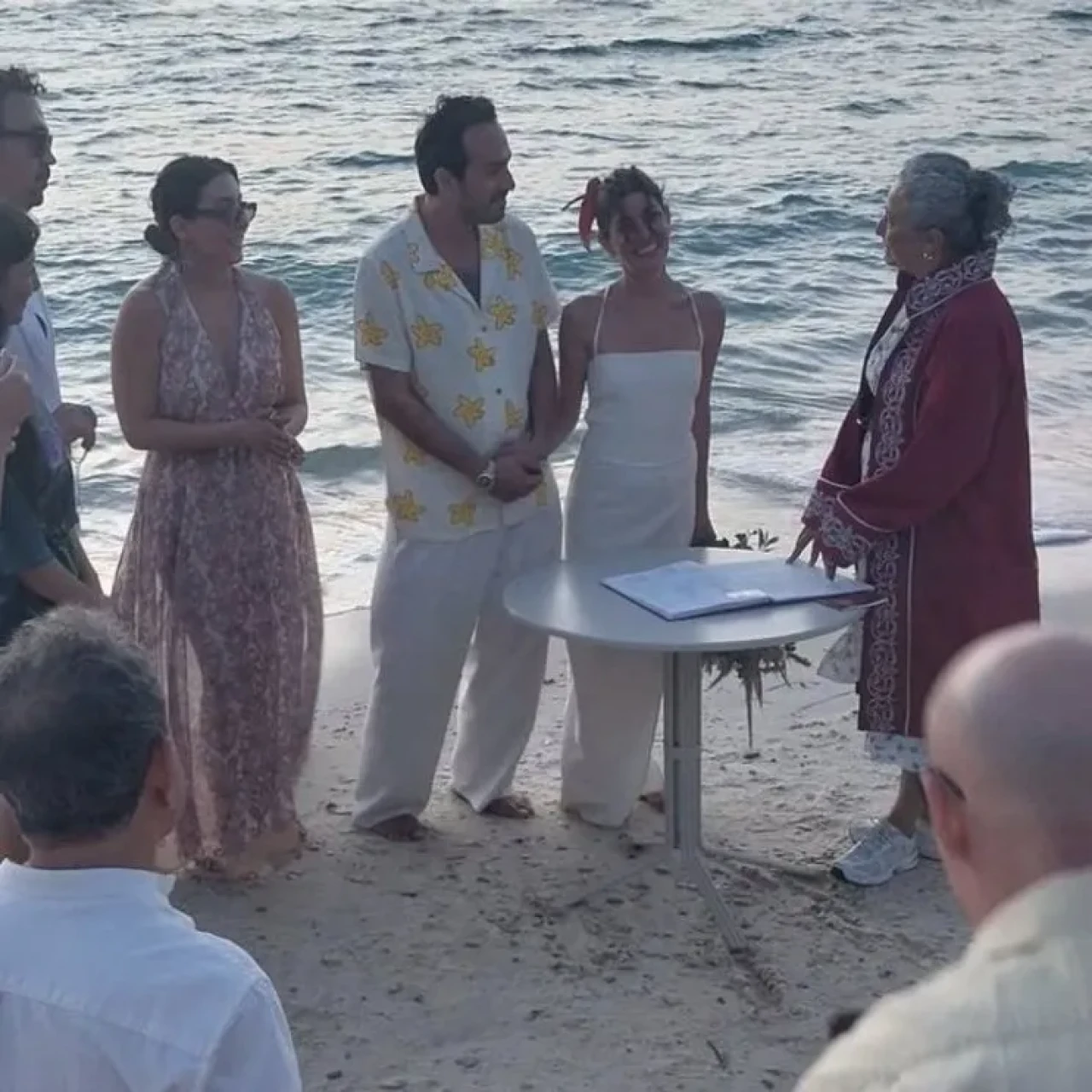 Ceren Moray evlendi! Ünlü oyuncu DJ Doğu Orcan ile nikah masasına oturdu