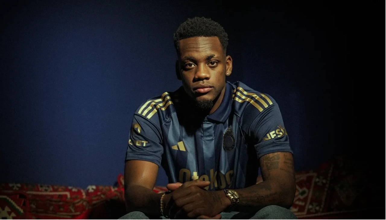 Koltuk değnekleriyle hikaye paylaşan Jhon Duran, İstanbul'a döndü!