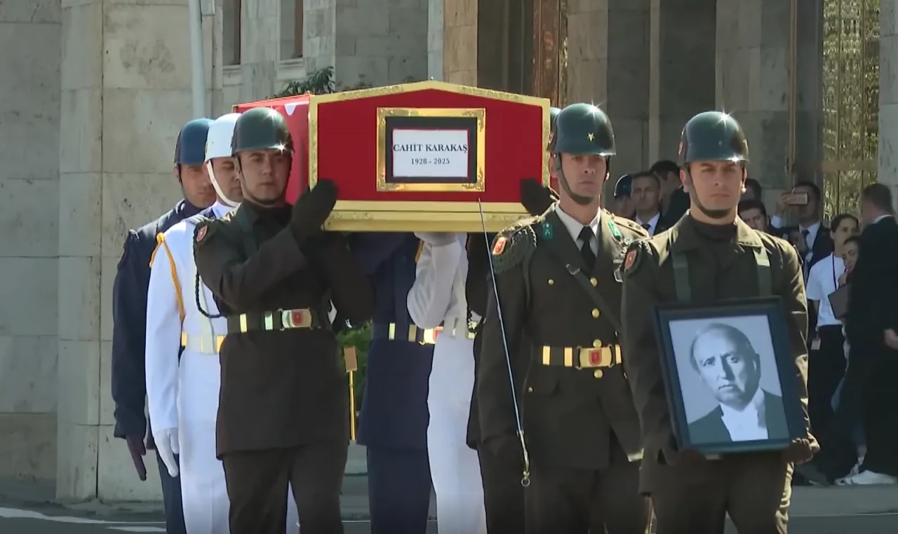 Türk siyasetinin önemli isimlerinden Cahit Karakaş'a son veda