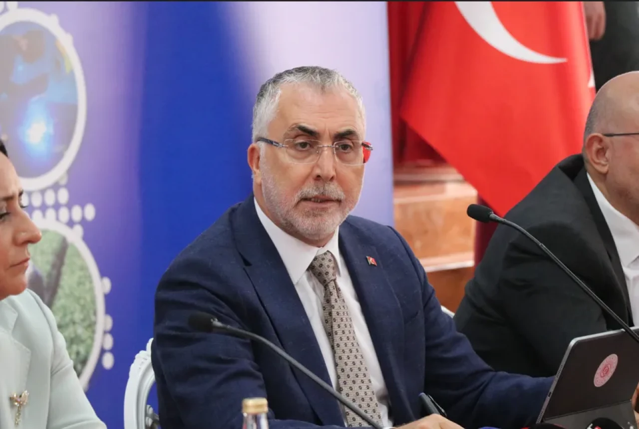 Burdur’da konuşan Işıkhan: İşsizlik 27 aydır tek hanede seyrediyor