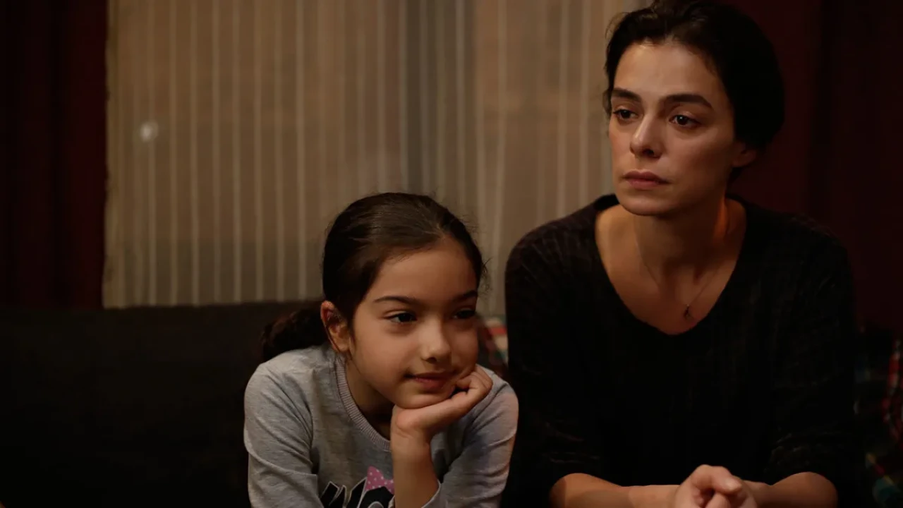 Kübra Süzgün kimdir, kaç yaşında, hangi dizilerde oynadı, nereli? Çocuk oyuncunun hayatı