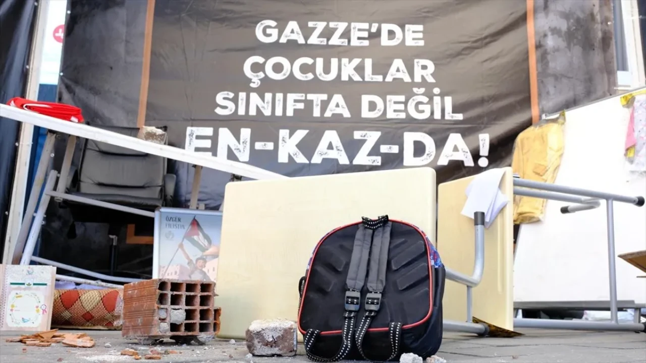Bursa’da “Gazze Sokağı” kuruldu: Sınıflar yerle bir, oyuncaklar kan içinde