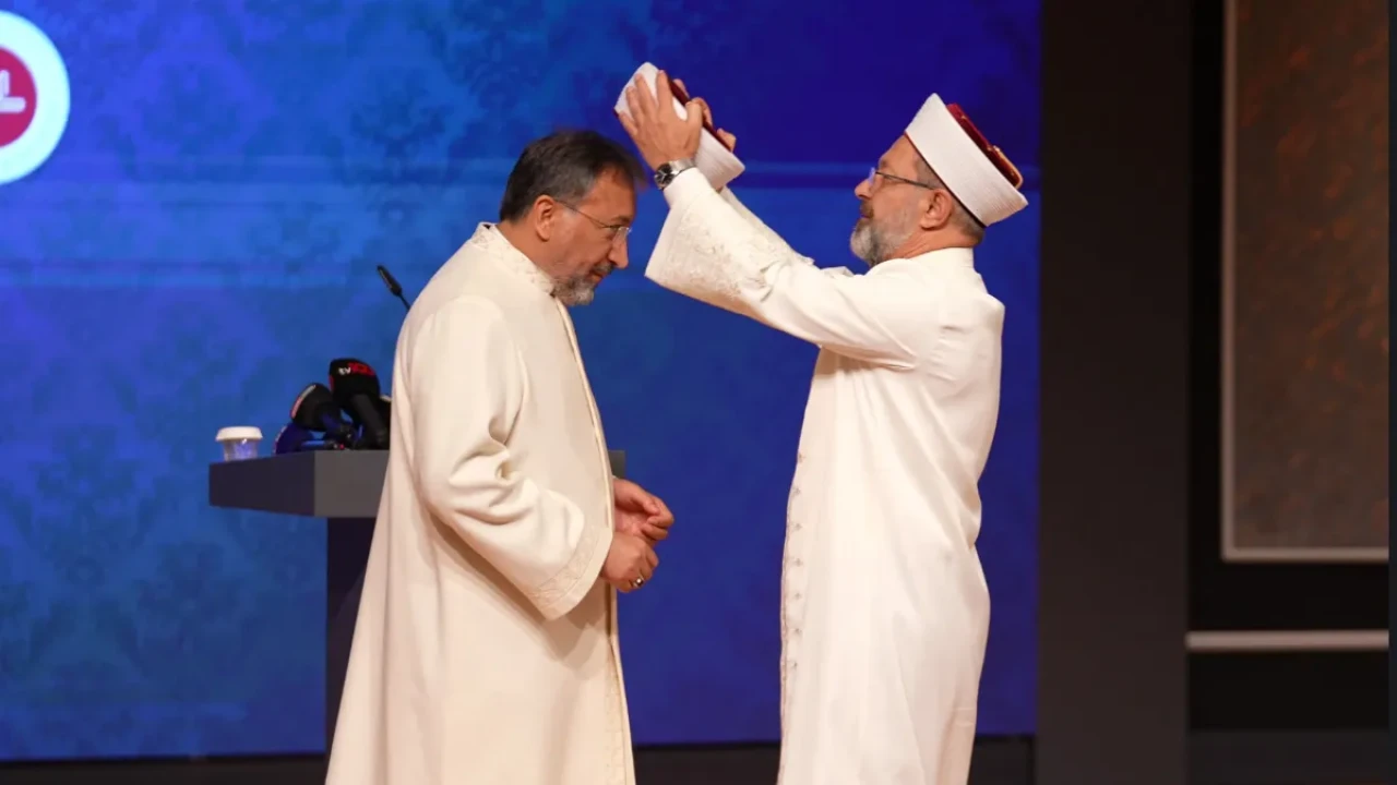 8 yılın ardından bayrak değişimi: Diyanet'te devir teslim töreni!