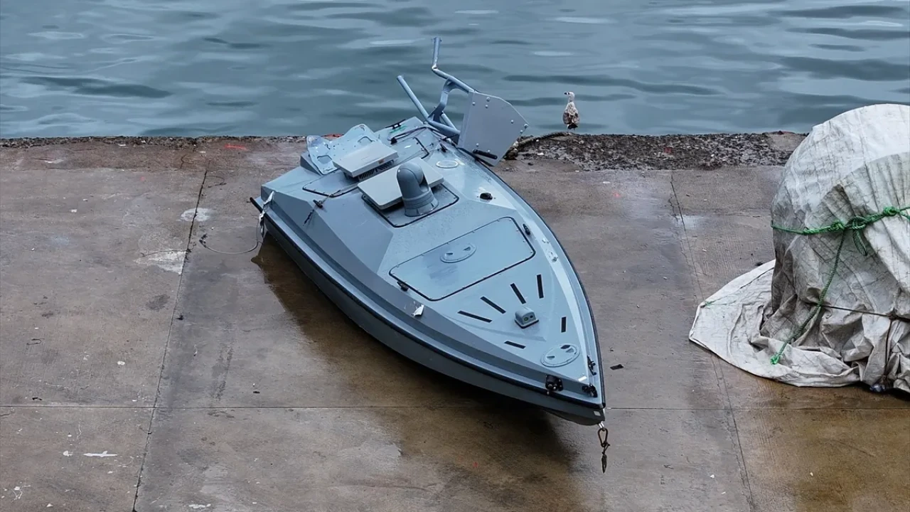 Trabzon açıklarında tanımlanamayan deniz aracı: Liman giriş-çıkışlara kapatıldı!