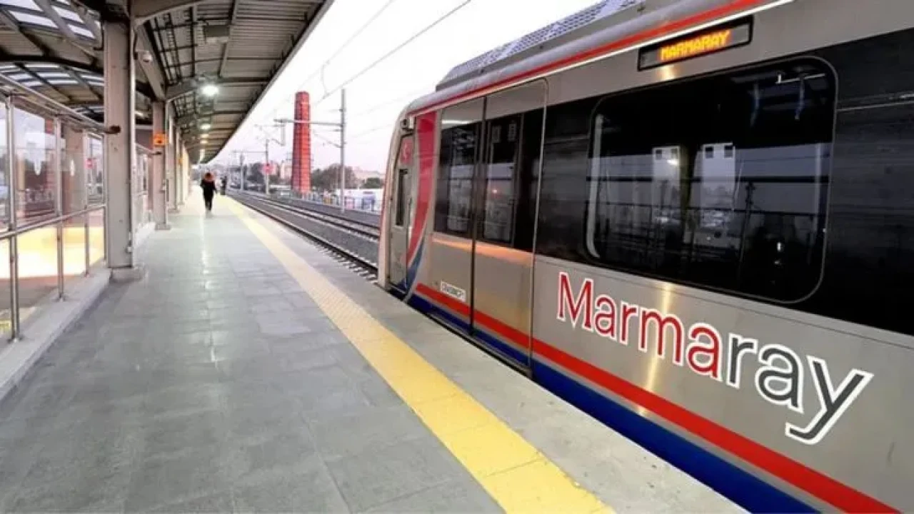 Son dakika: Marmaray’da intihar! Seferler aksadı, yolcular beklemede