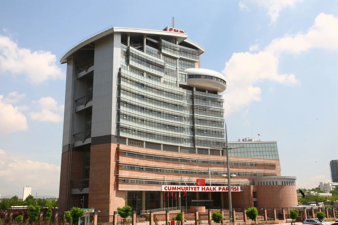 CHP’de kurultay sonrası şok: Harika Taybıllı’nın ayrılığı kulisleri hareketlendirdi