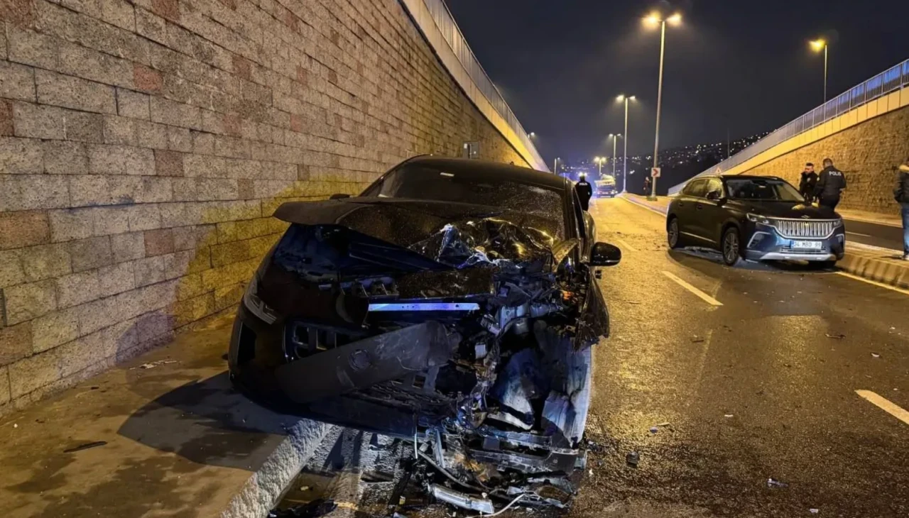 Kartal’da korkutan kaza: Araçlardan biri yakıt sızdırdı