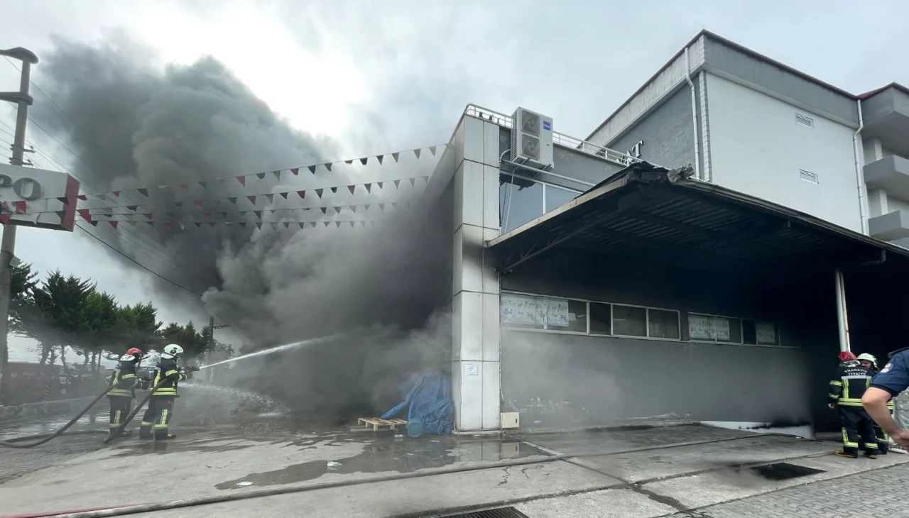 Trabzon’da AVM’de korkutan yangın!