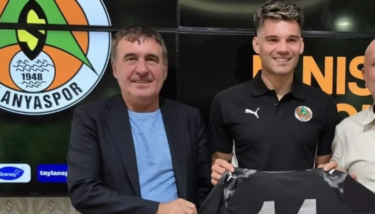 Ianis Hagi Türkiye’ye döndü: Alanyaspor transferi resmileşti!