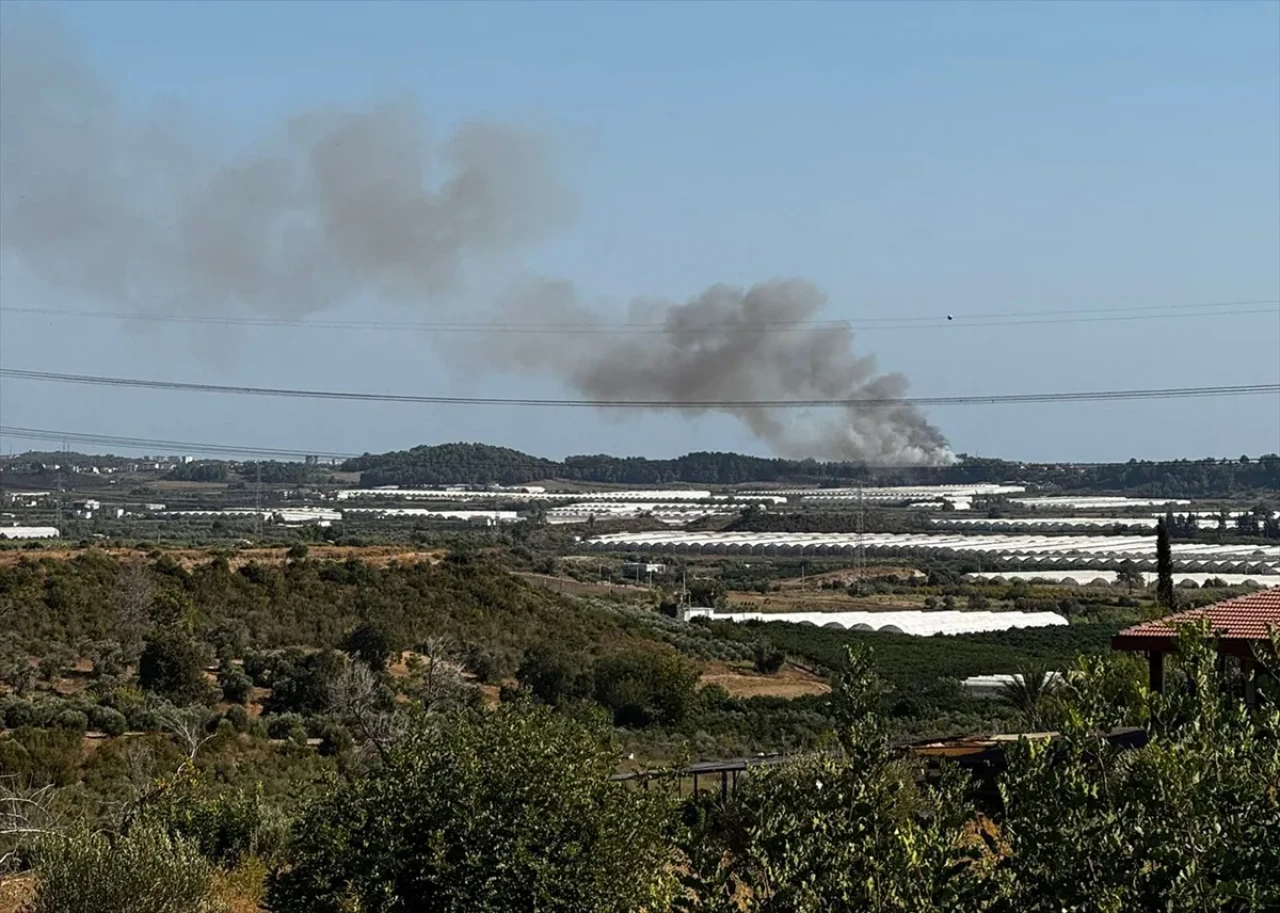 Manavgat’ta alevler tarımdan ormana sıçradı: Ekipler seferber oldu