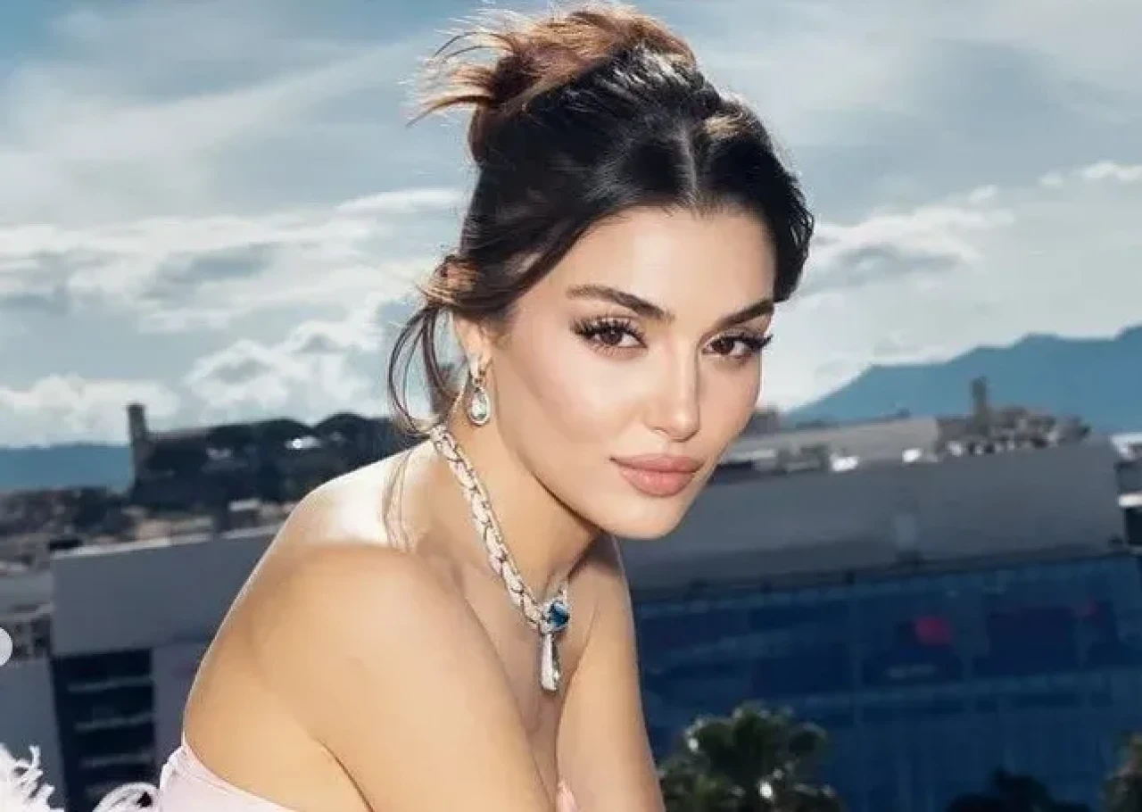 Hande Erçel'den sürpriz dönüş! Başörtülü halleri sosyal medyayı salladı