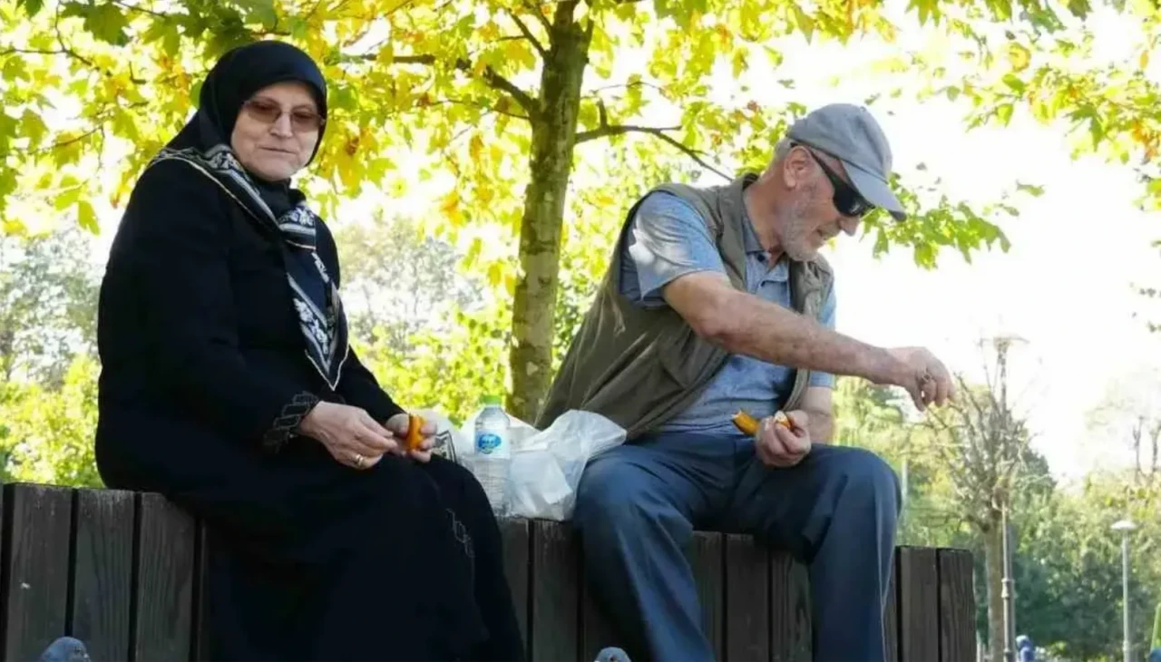 Düzceliler güneşi görünce sokaklara koştu: Hava sıcaklığı 28 dereceye ulaştı