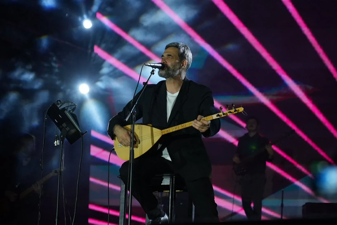 Neşet Ertaş üzerinden siyaset yapanlara sert tepki: Uğur Işılak’tan çarpıcı çıkış