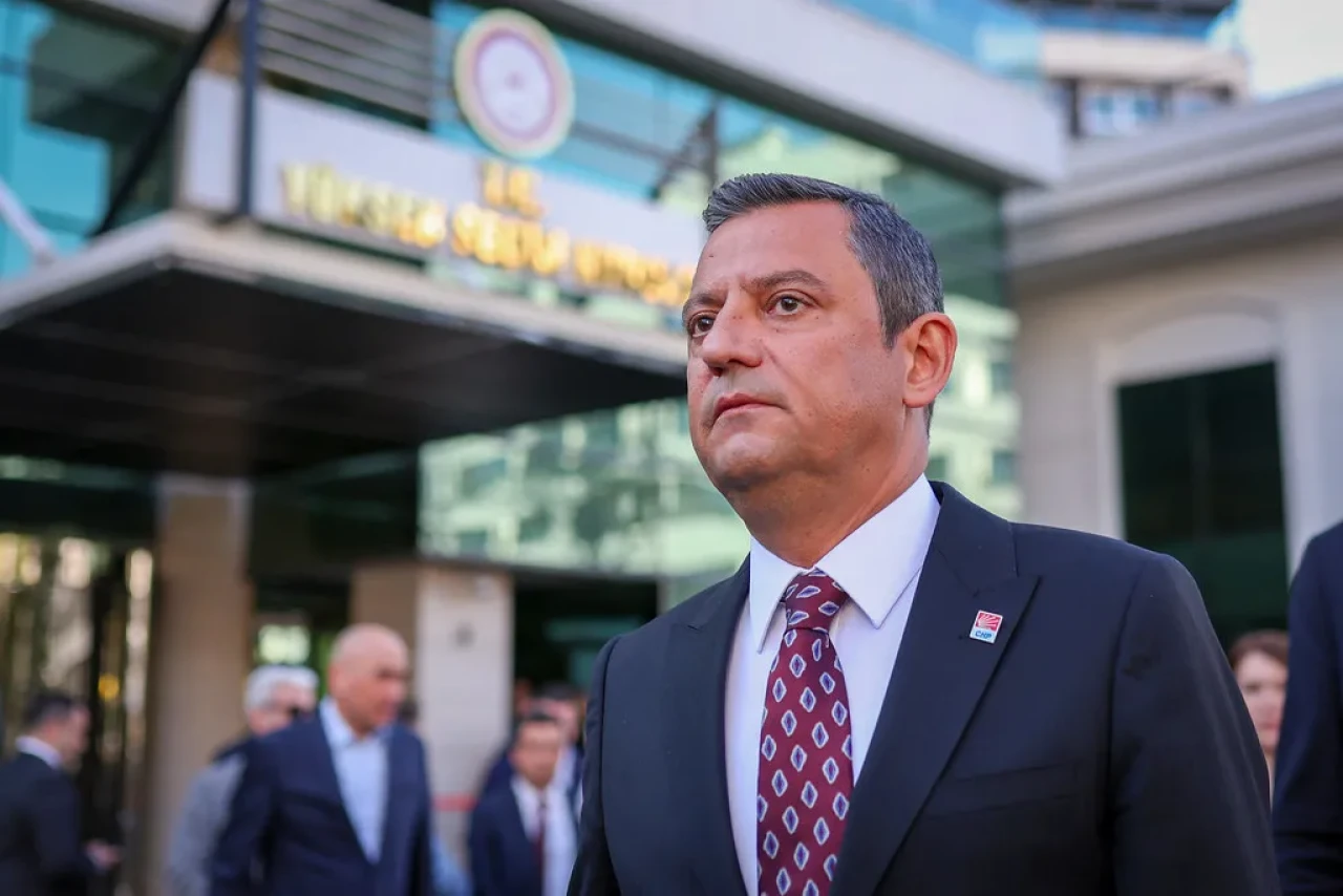 Özgür Özel'e suç duyurusu: AK Parti 'Hakaret ve iftiraya sessiz kalmayacağız'