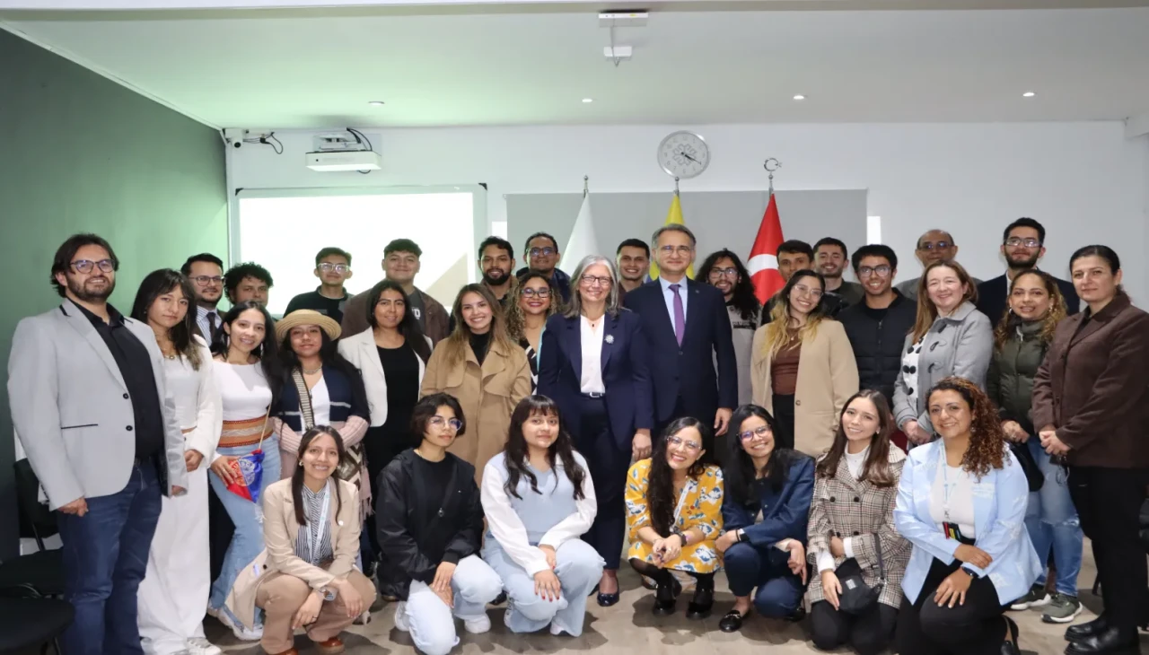 Türkiye bursları etkinliği Kolombiya’da büyük ilgi gördü!