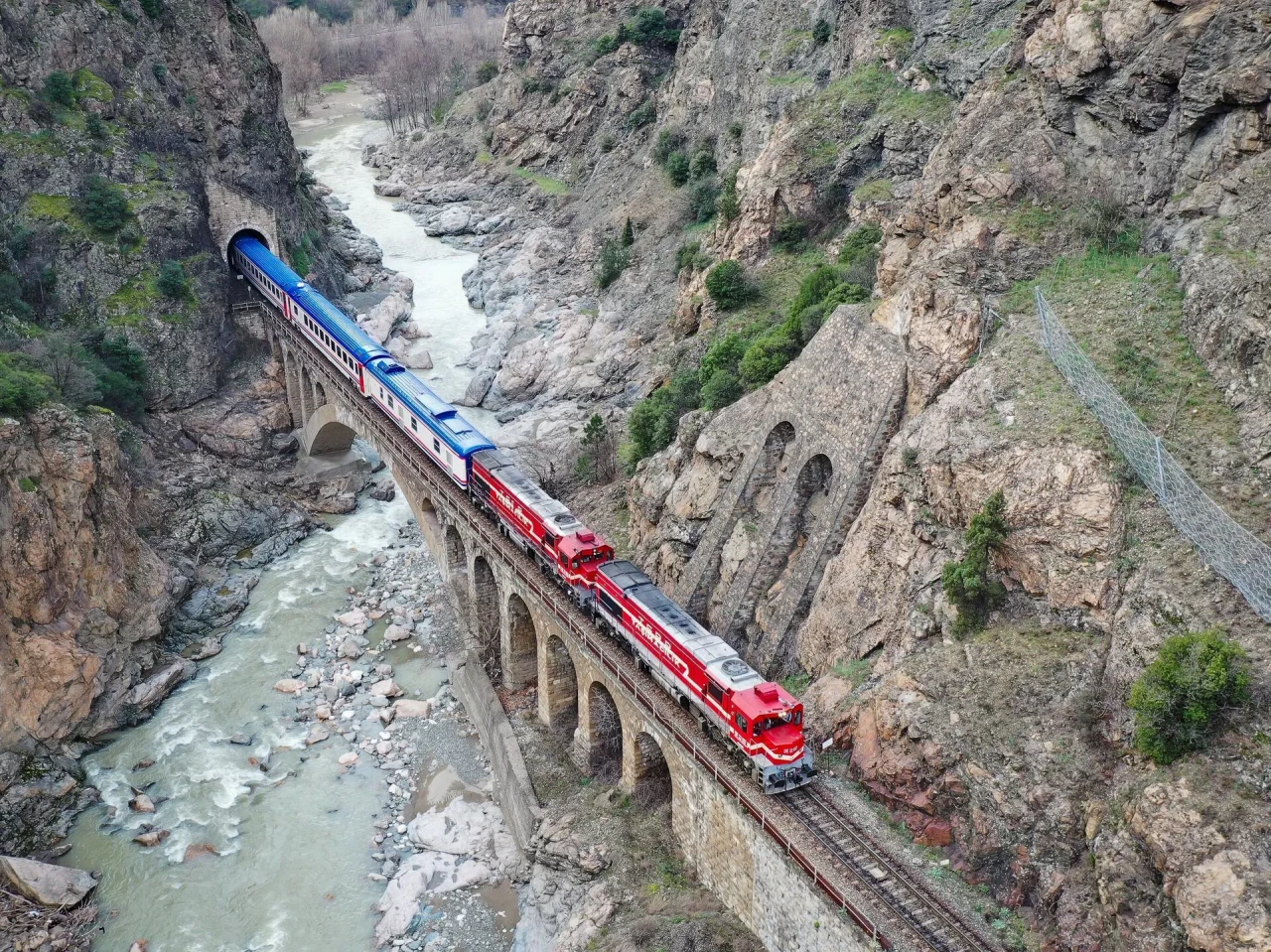 Yemekli ve yataklı vagonlarla Karaelmas Ekspresi Batı Karadeniz’e taşınıyor!