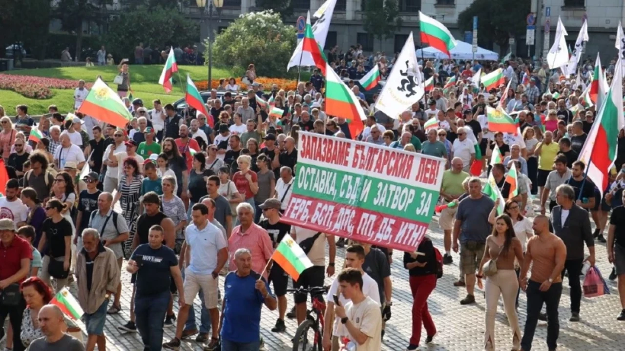 Bulgaristan'da Euro Kararı Krize Dönüştü: Binlerce Kişi Meydanlarda