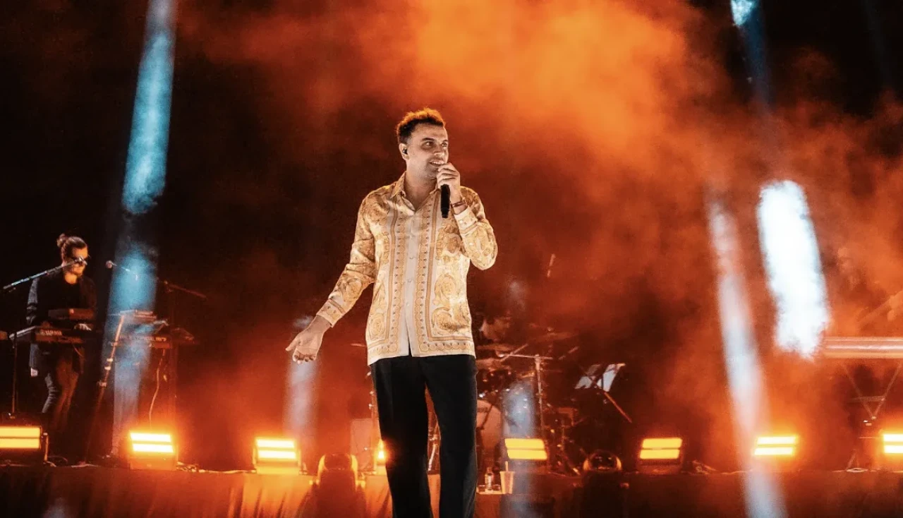 Salman Tin Çanakkale'de büyüledi: Festivalin final gecesi ayakta alkışlandı