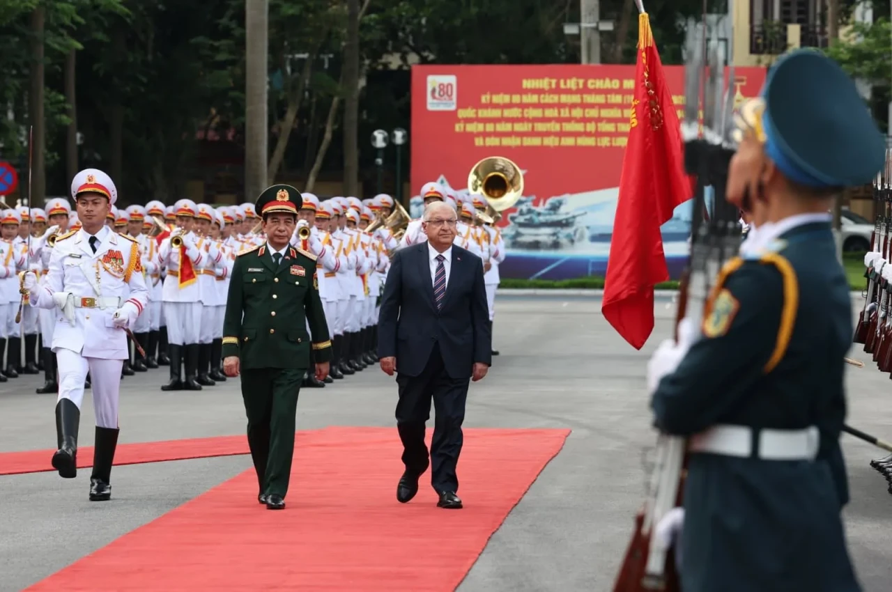 Güler ve Giang görüştü: Masada savunma iş birliği