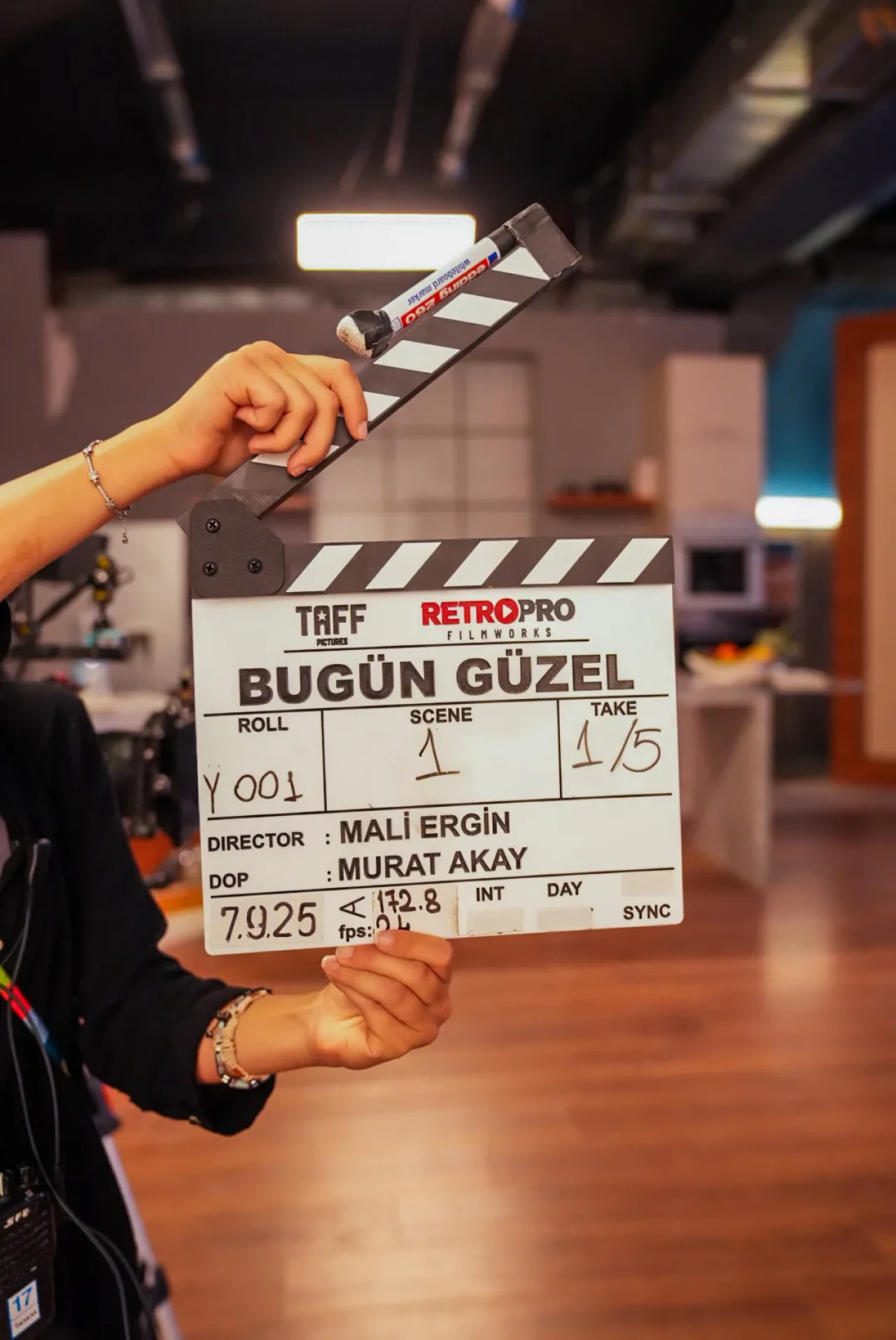 Oğuzhan Koç ve Ayça Ayşin Turan’ı buluşturan “Bugün Güzel” sete çıktı