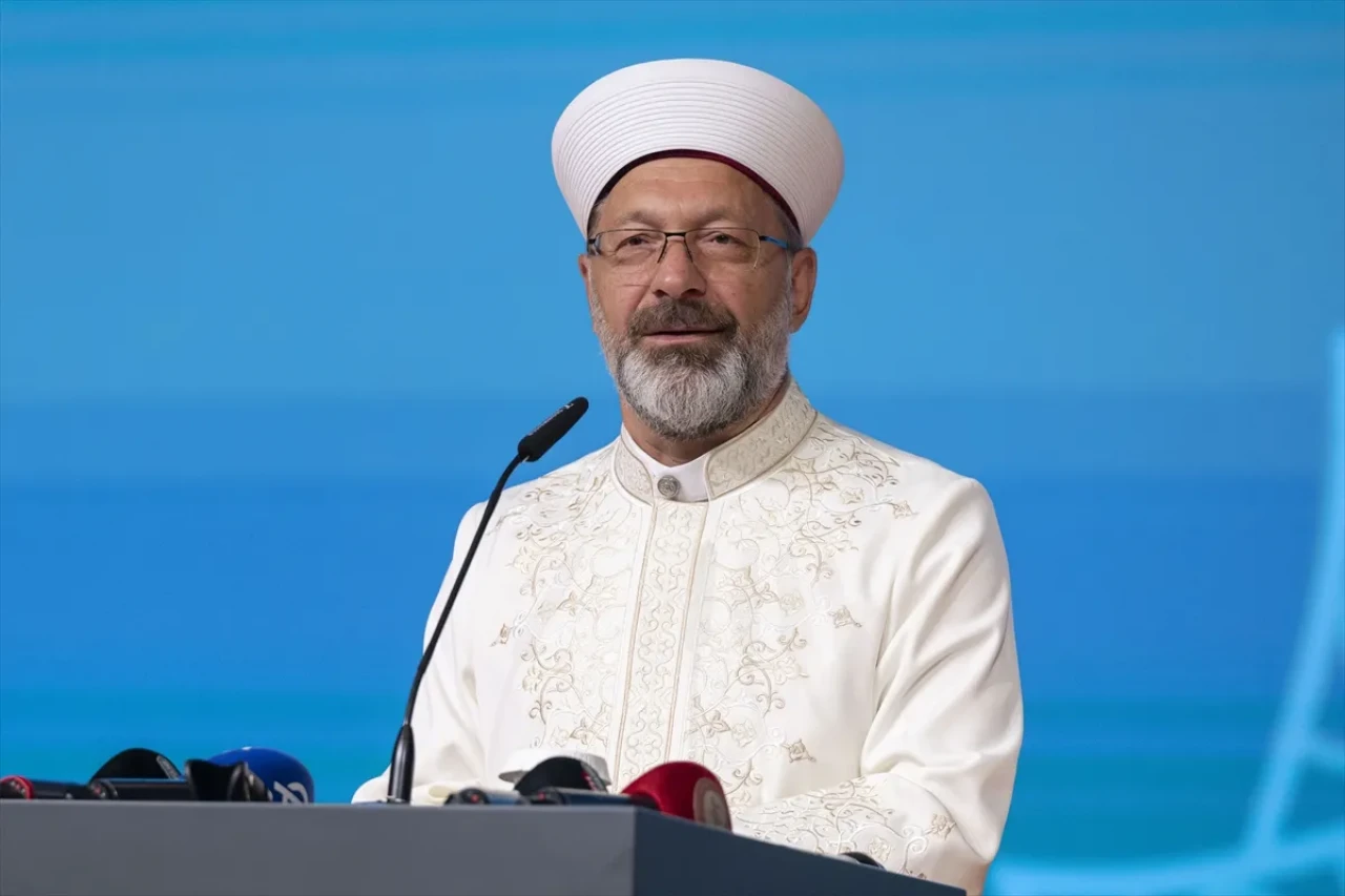 Diyanet İşleri Başkanı Erbaş: Peygamberimizin güzel ahlakı herkesi kuşatsın