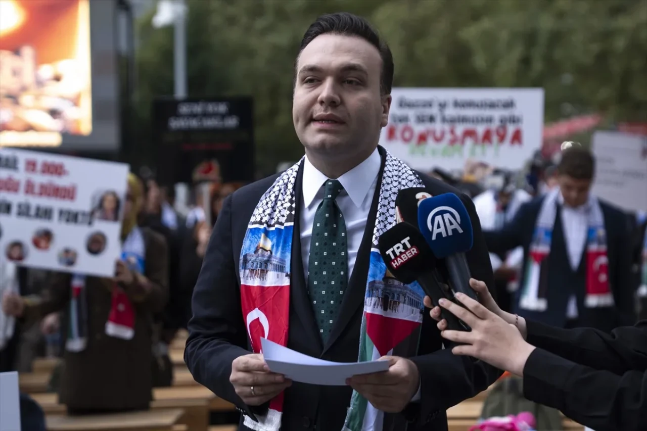 Boş sıralar dolu vicdanlar: AK Gençlik'ten Gazze için anlamlı mesaj