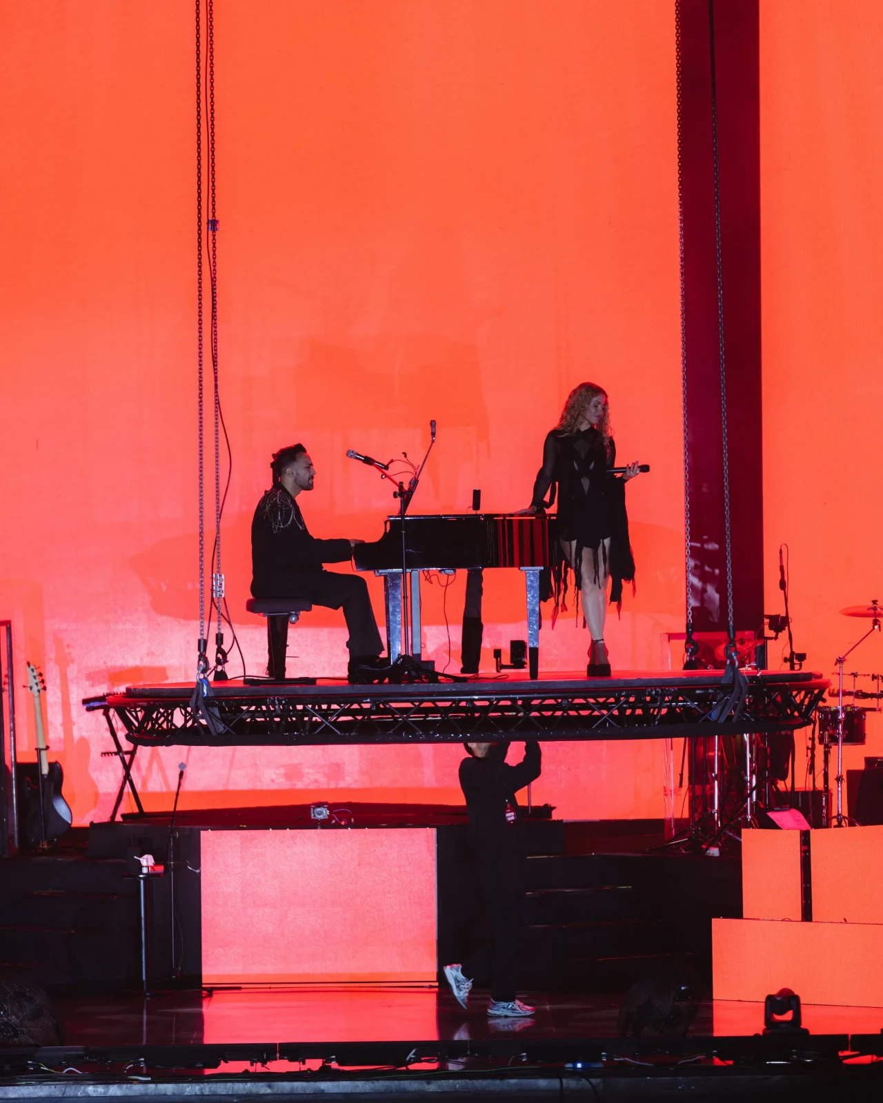 Derya Uluğ Shakira’ya benzetildi! Vadi Açıkhava konseri olay oldu