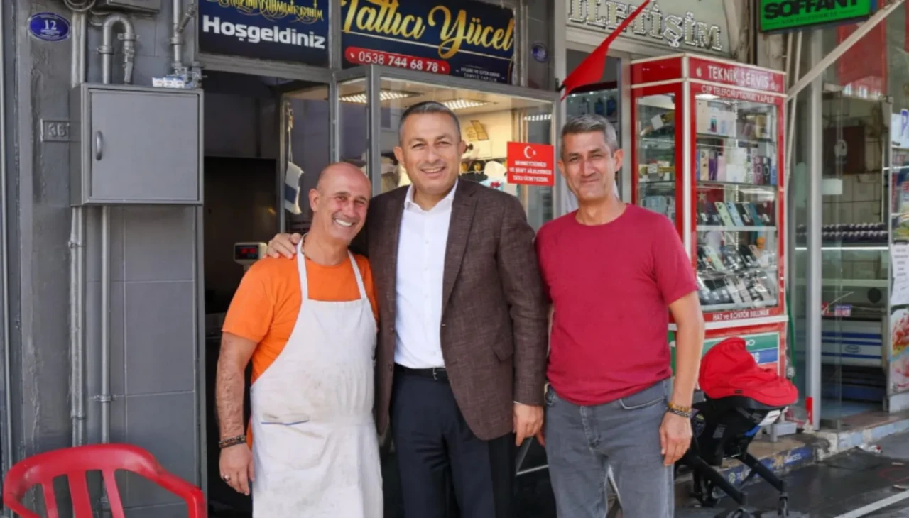 Cumhuriyet Caddesi’nde Sıcak Buluşma: Vali Tahir Şahin Halkla İç İçe