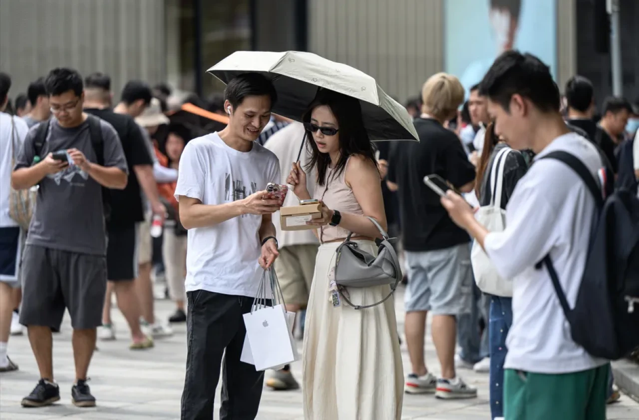 iPhone 17 Çin pazarına girdi, ilk günden izdiham yaşandı