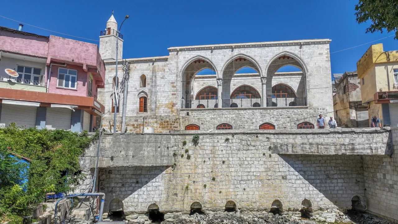 Diyarbakır’ın tarihi 'Ulu Cami' yeniden ibadete açıldı
