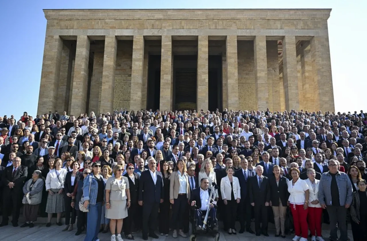 Özgür Özel, CHP’nin 102. yılında Anıtkabir ve Taksim’de törenlere katılacak