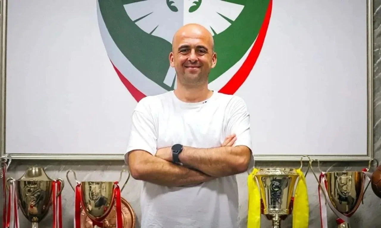 Hakan Bayraktar Kimdir? Kadın Takımından Erkek Futbol Takımı Teknik Direktörlüğüne