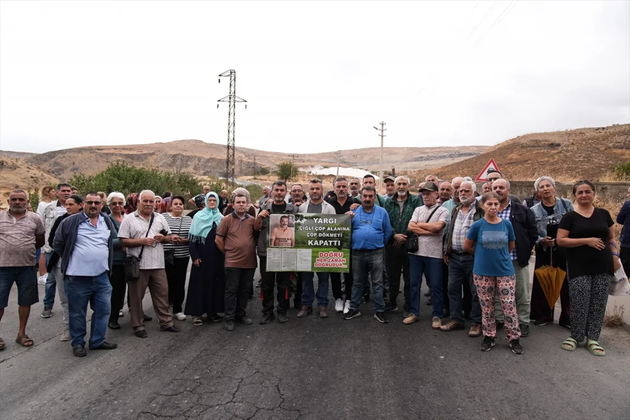 İzmir’de mahalle halkı çöpe karşı ayakta: 'Geçici dediler, ömürlük çöp verdiler'