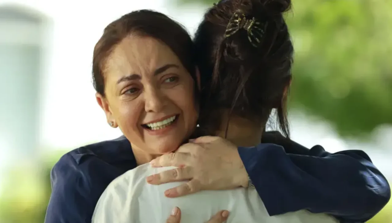 Çarpıntı dizisi ilk bölümde fırtına estirdi! Sibel Taşçıoğlu ve Lizge Cömert'e övgü yağmuru