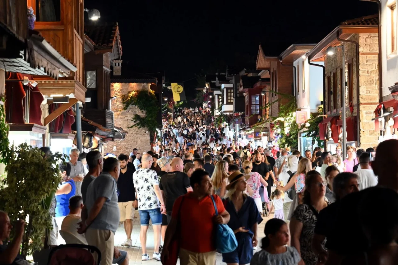 Ağustos'ta turizmde zirve: Türkiye 7 milyon turiste ev sahipliği yaptı