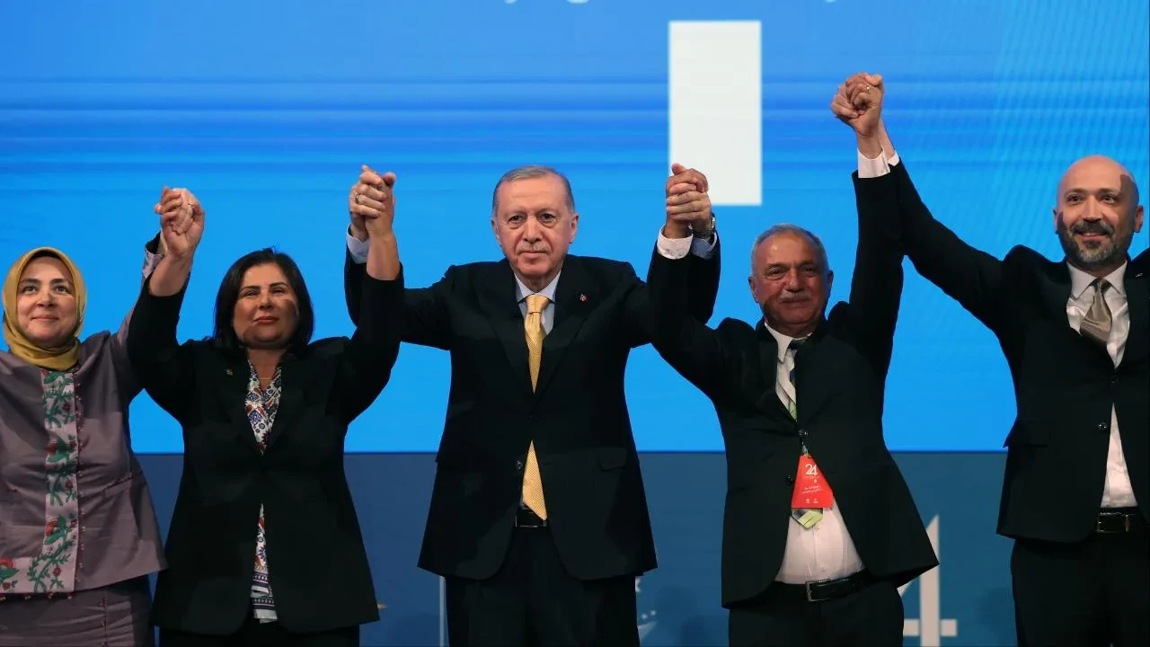 CHP’de 15 Eylül Öncesi Fırtına: 8 Belediye Başkanı AK Parti Yolunda