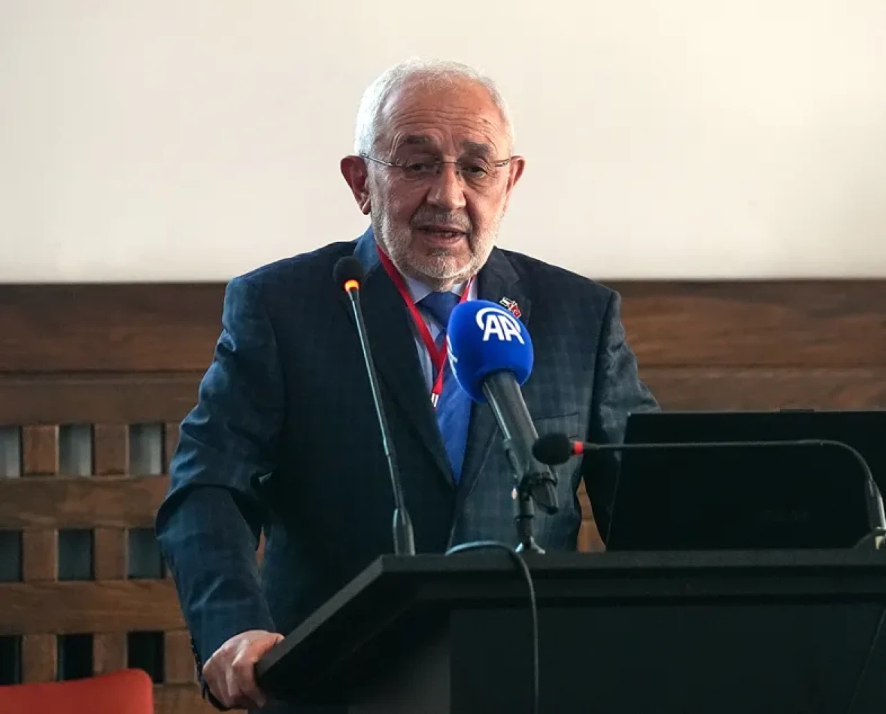 İstanbul'da Türkçenin İmlası Uluslararası Sempozyumu Başladı