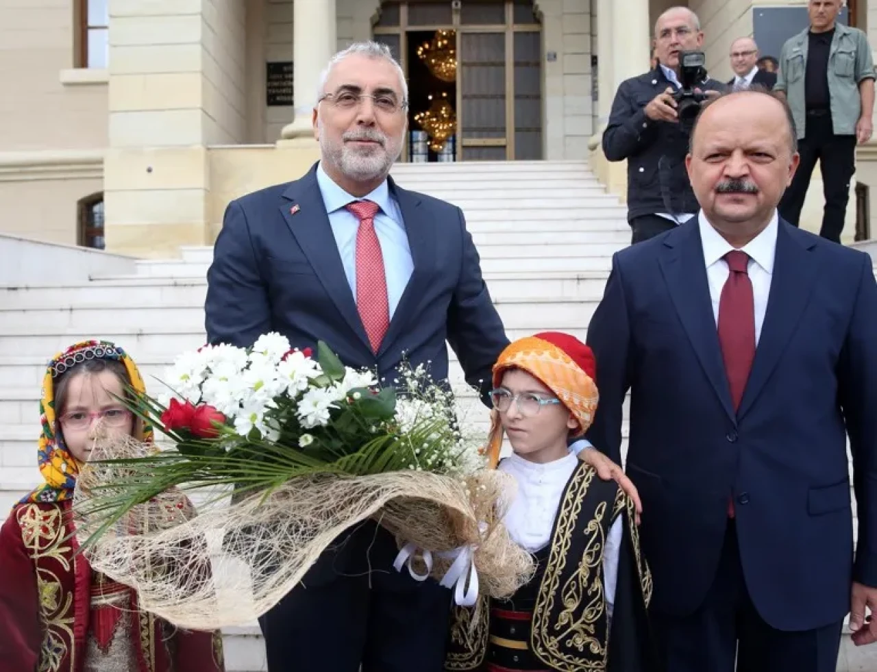 İşsizlik tek hanelerde büyüme rekor seviyede: Işıkhan’dan ekonomi mesajları