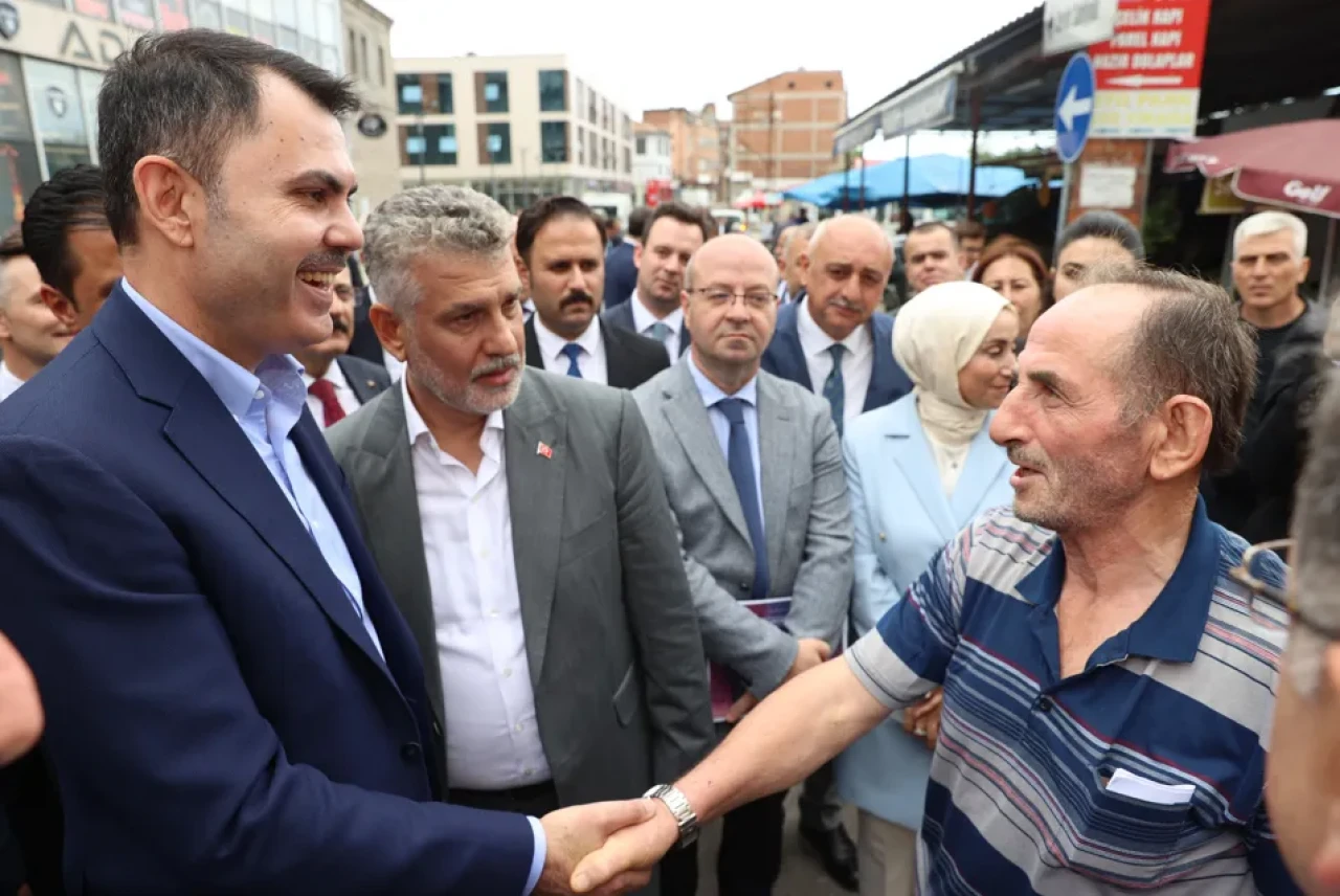 Bakan Murat Kurum’a Trabzon’da büyük ilgi: Vatandaştan deprem bölgesi teşekkürü