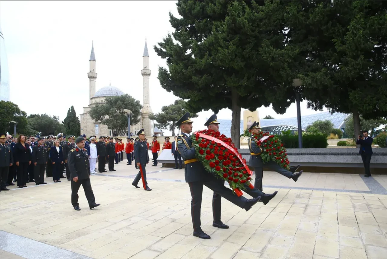 Bakü’de anlamlı tören: 107 yıllık kardeşliğe vefa
