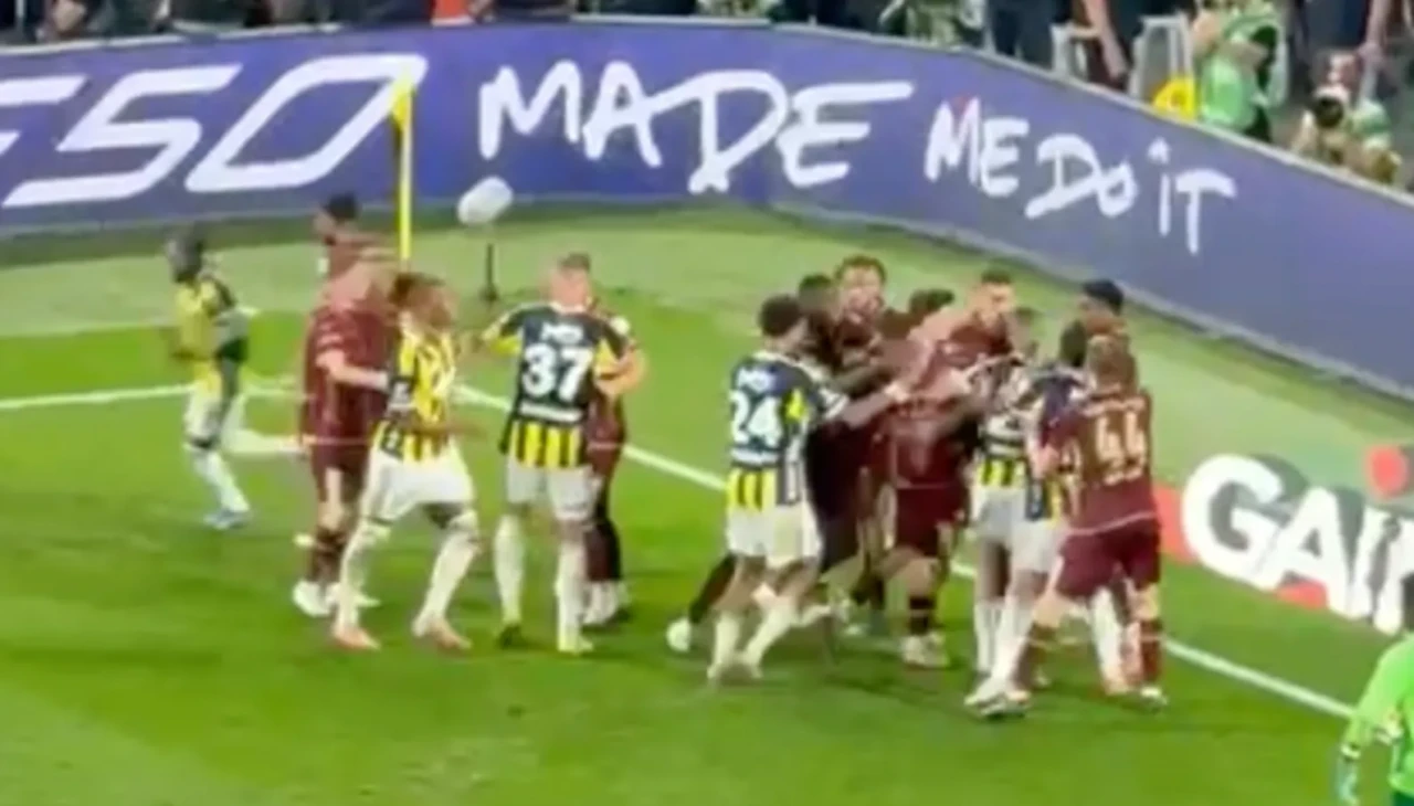 Kadıköy’de Fenerbahçe Trabzonspor maçında gergin dakikalar