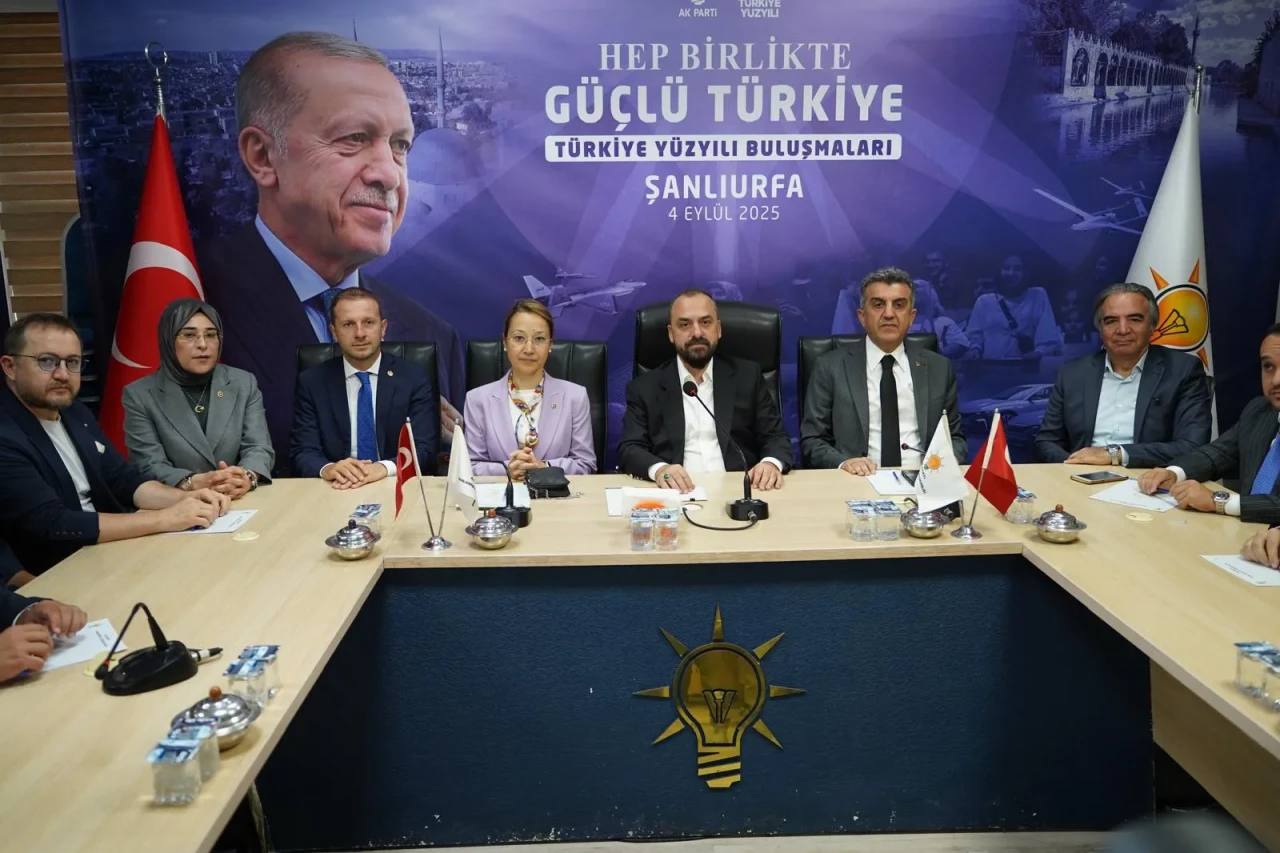 AK Parti’den yoğun mesai: 'Türkiye Yüzyılı' için Şanlıurfa’da sahaya indiler!