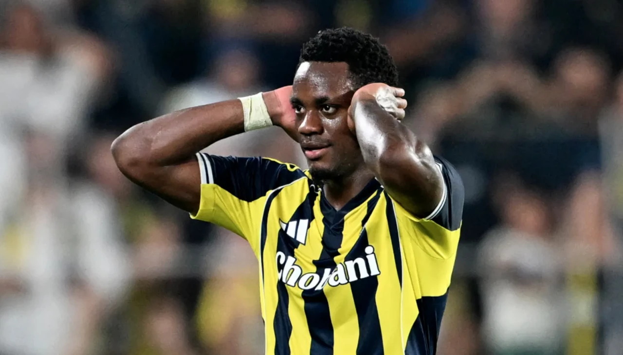 Jhon Duran uzun süre daha sahalardan uzak