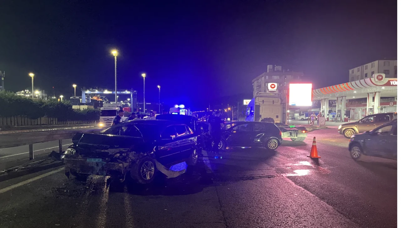 Kocaeli'de feci çarpışma! araçlar hurdaya döndü